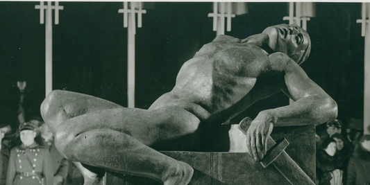 Pomnik Peowiaka w obiektywie: fotografia z autorską dedykacją Edwarda Wittiga (11 X 1936)
