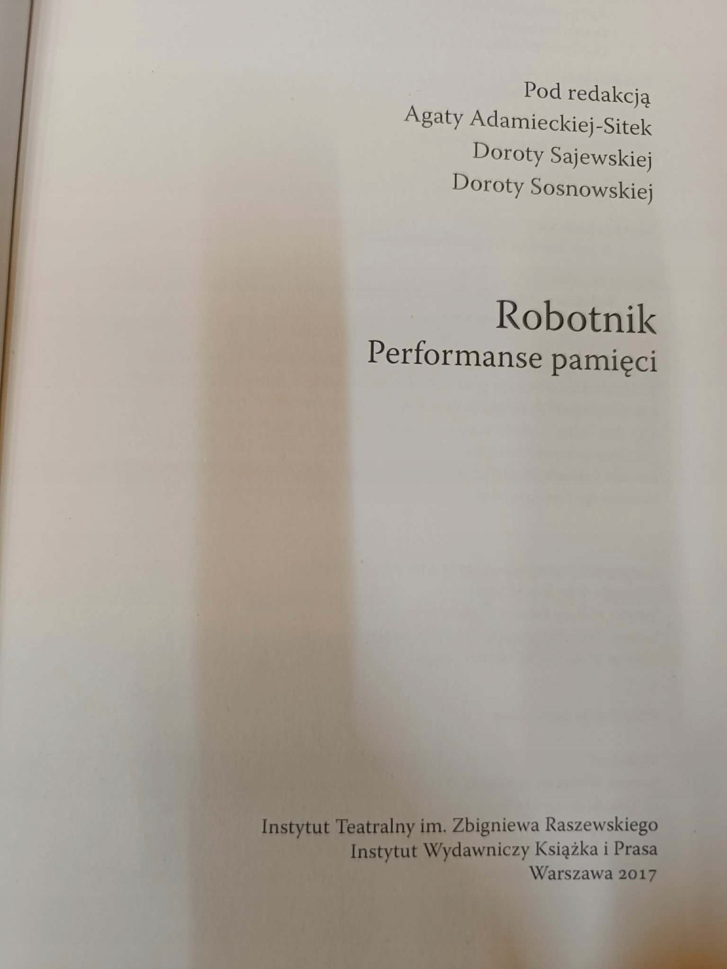 Robotnik Performanse pamięci, Praca zbiorowa