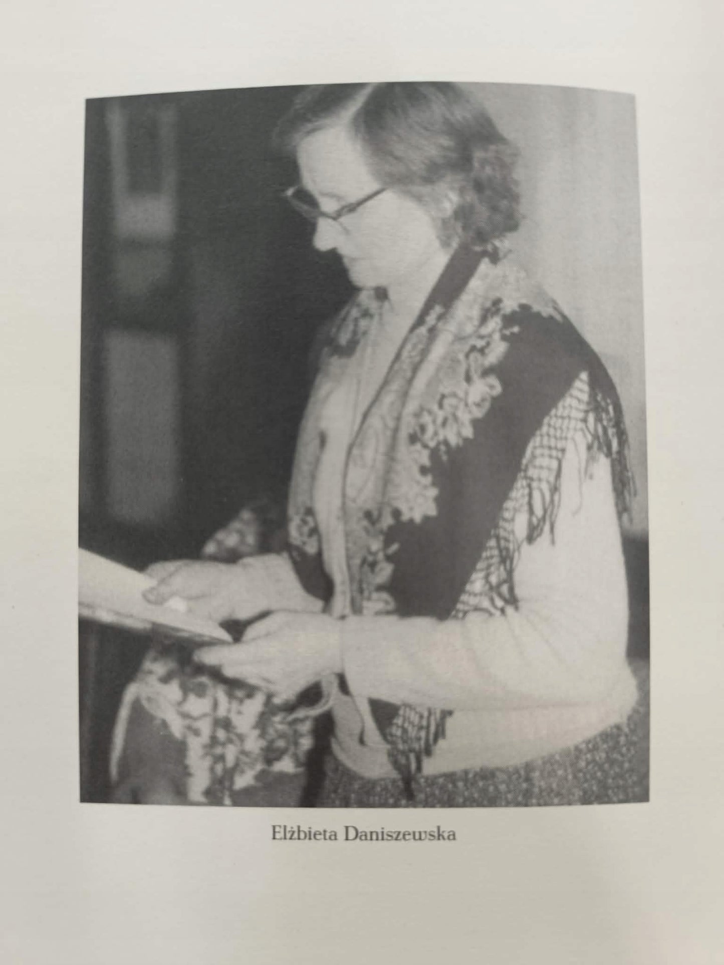 Elżbieta Daniszewska, Ludziom i ziemi, Poezja