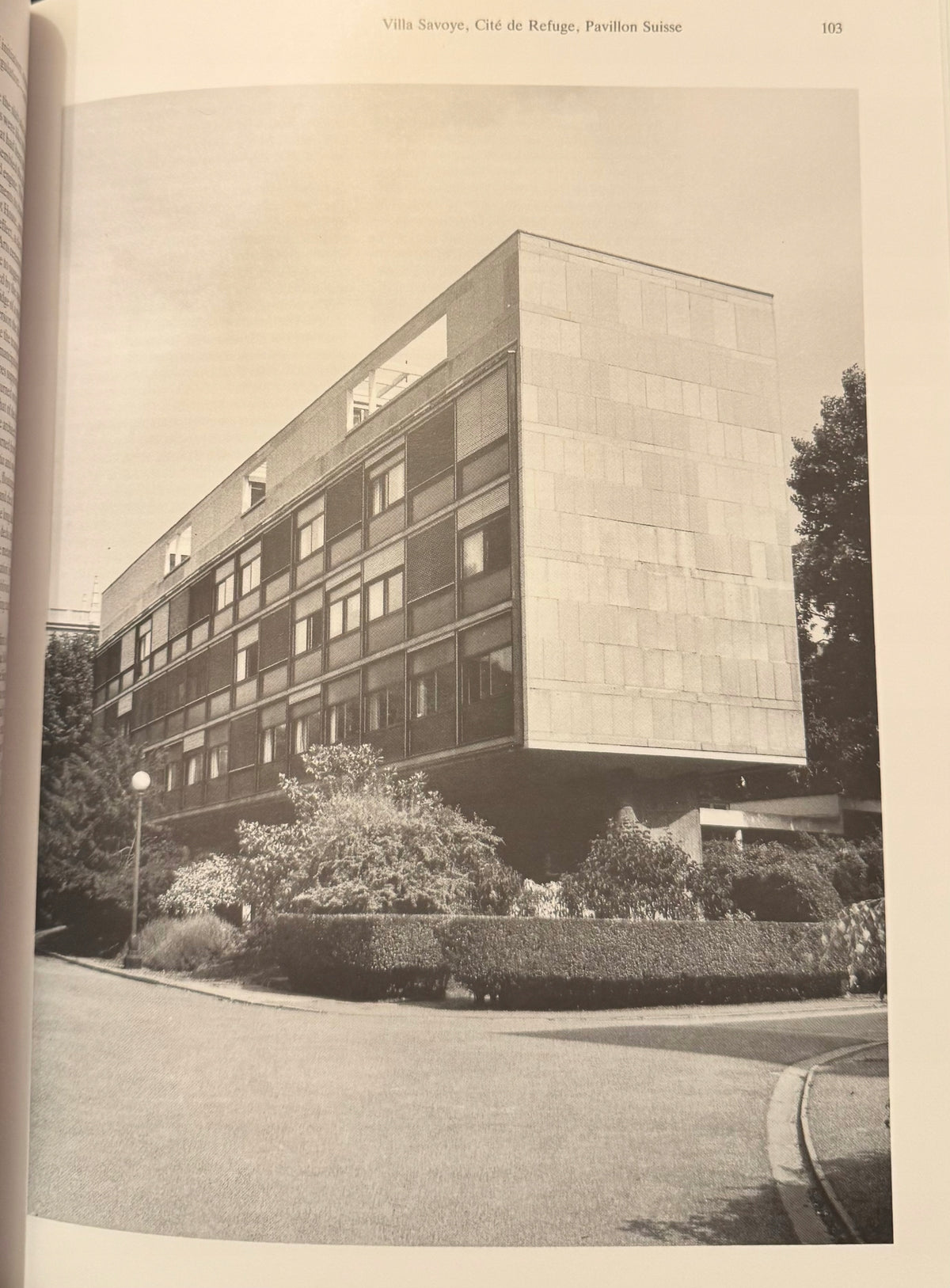 Le Corbusier: Ideas and forms William J R Curtis