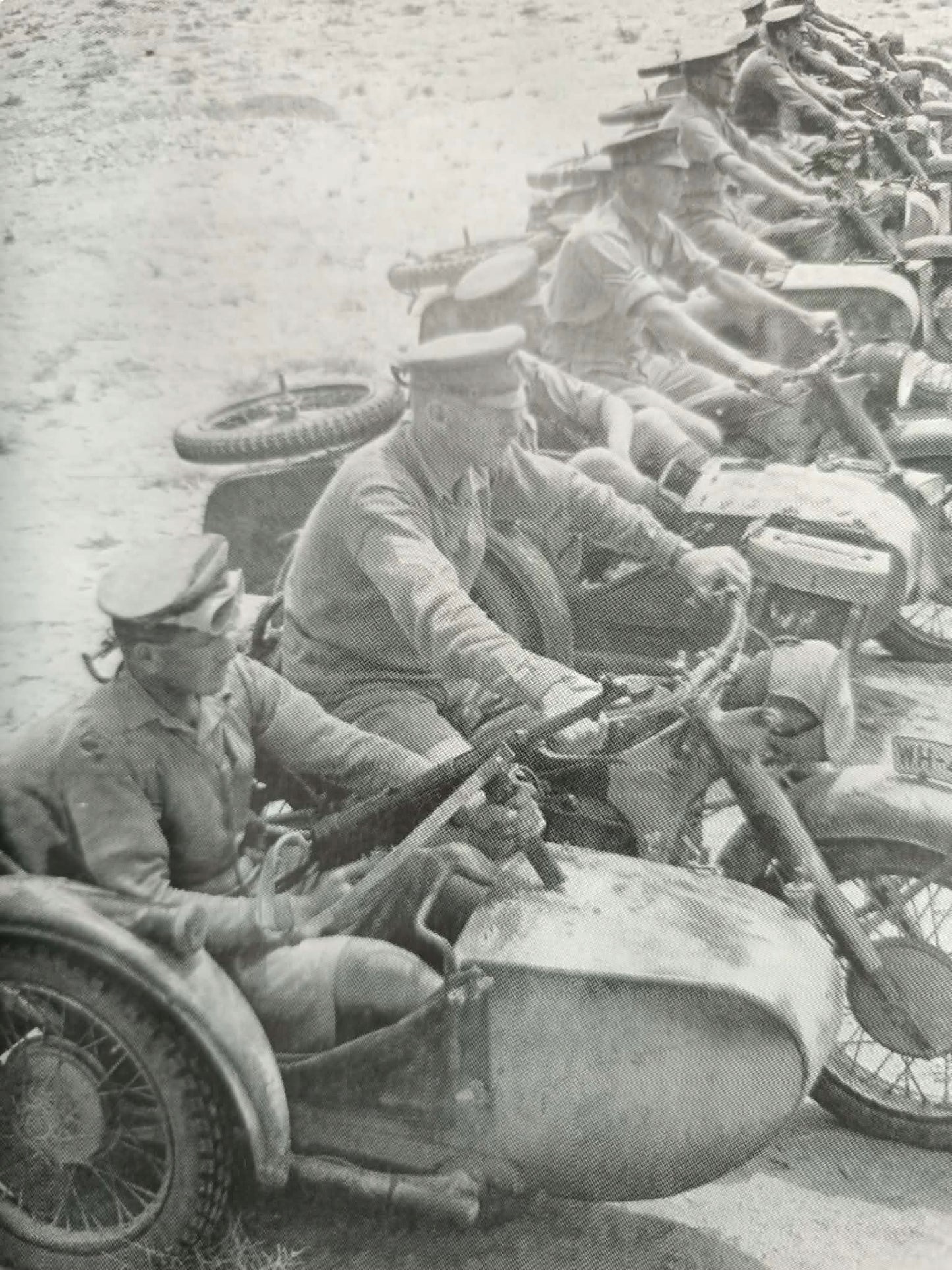 Janusz Piekałkiewicz, MOTOCYKLE BMW R12/R75 W II WOJNIE ŚWIATOWEJ