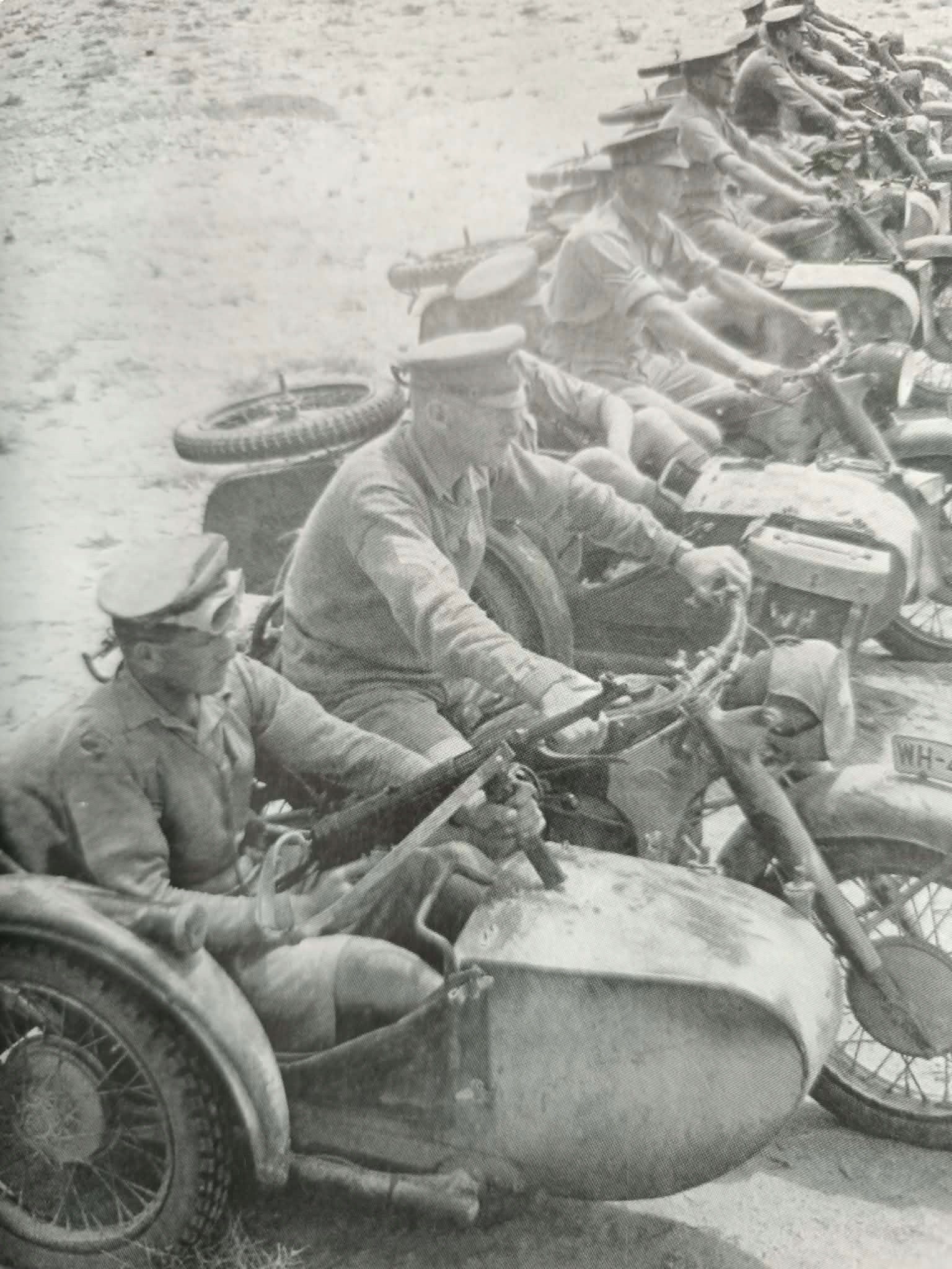 Janusz Piekałkiewicz, MOTOCYKLE BMW R12/R75 W II WOJNIE ŚWIATOWEJ