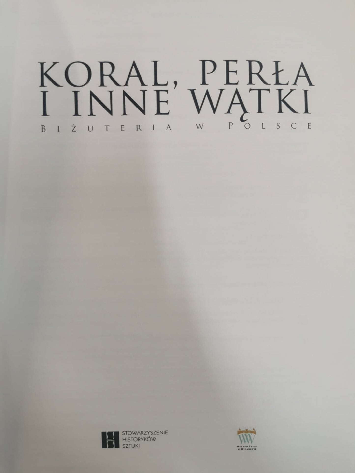 Koral, perła i inne wątki. Biżuteria w Polsce