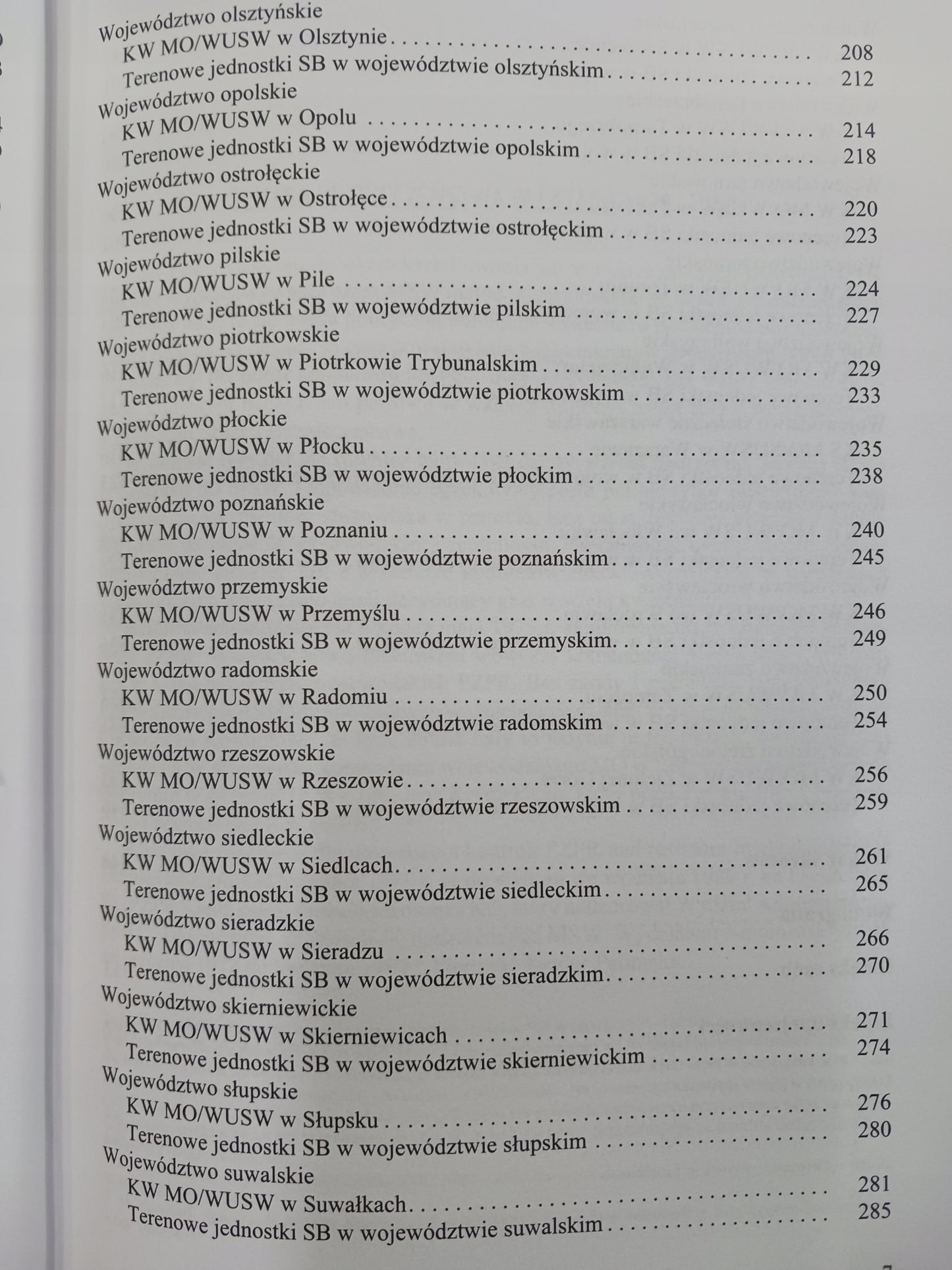 Aparat bezpieczeństwa w Polsce Kadra kierownicza tomy 1-3 Praca zbiorowa