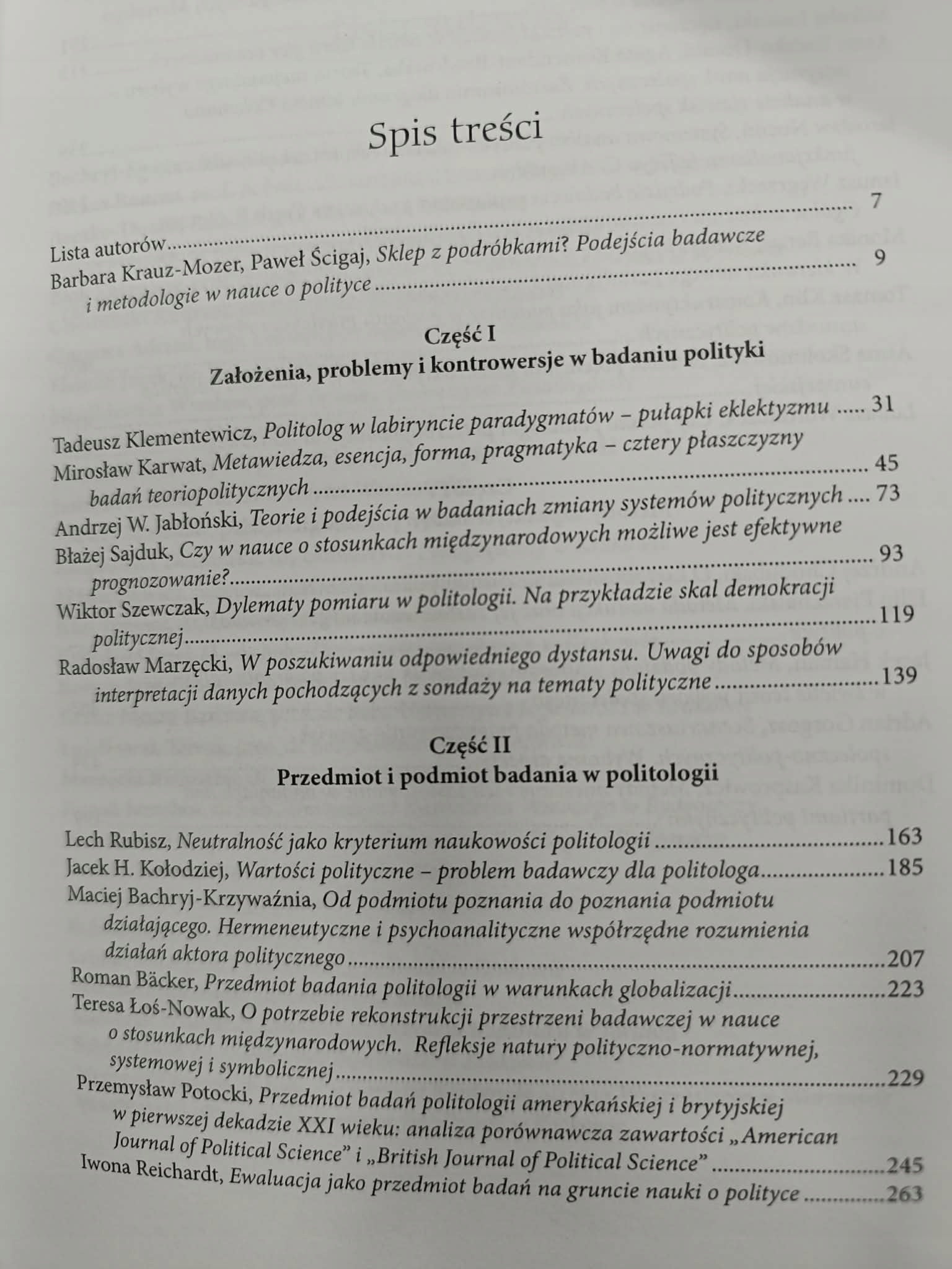 Podejścia badawcze i metodologiczne w nauce o polityce, Praca zbiorowa
