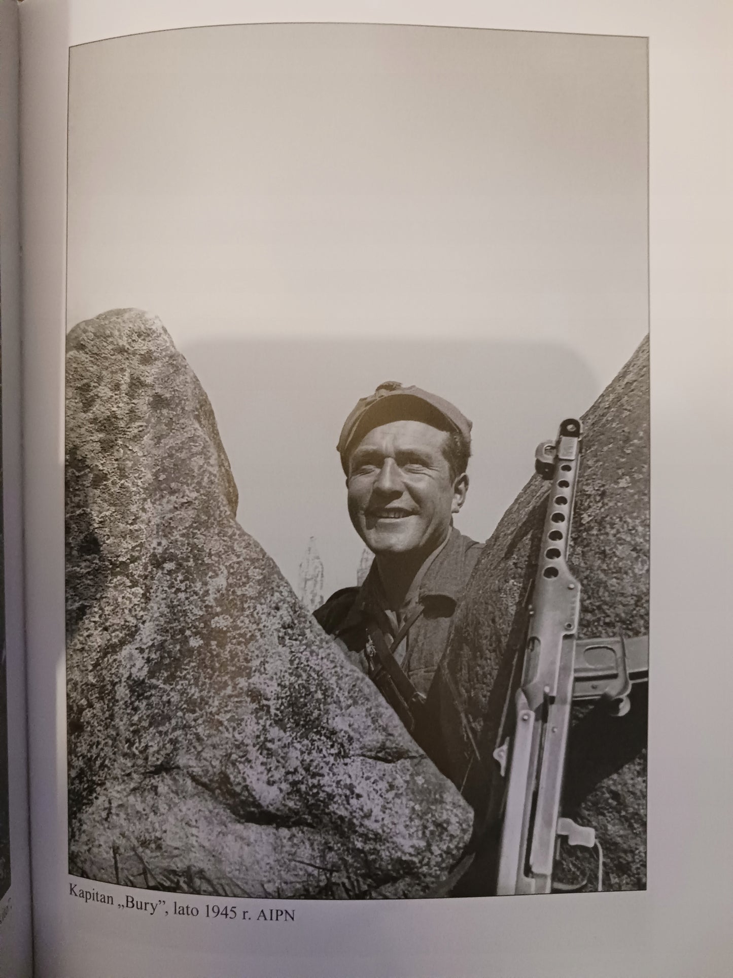 Komendant Bury Biografia kapitana Romualda Adama Rajsa Michał Ostapiuk
