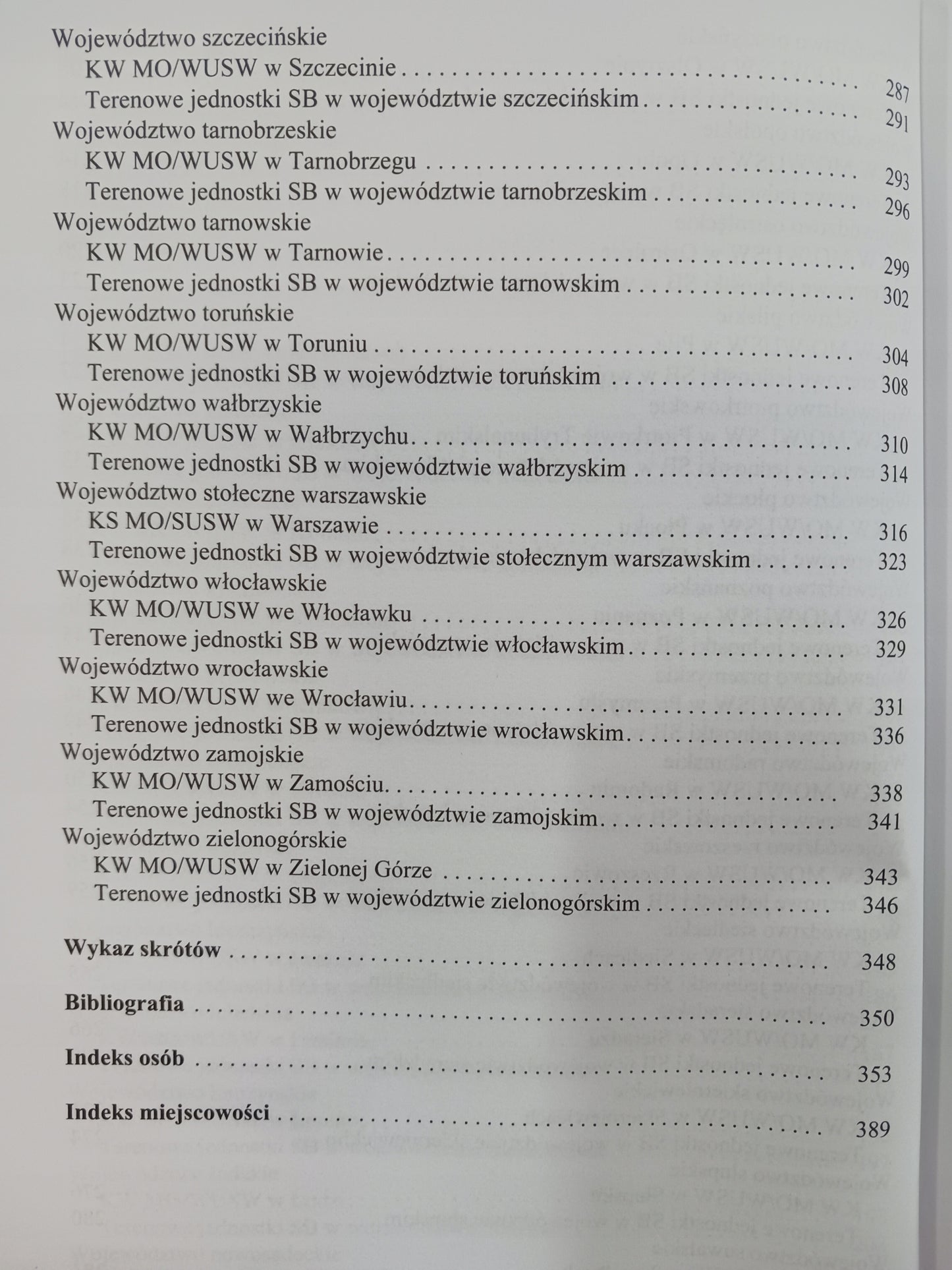 Aparat bezpieczeństwa w Polsce Kadra kierownicza tomy 1-3 Praca zbiorowa