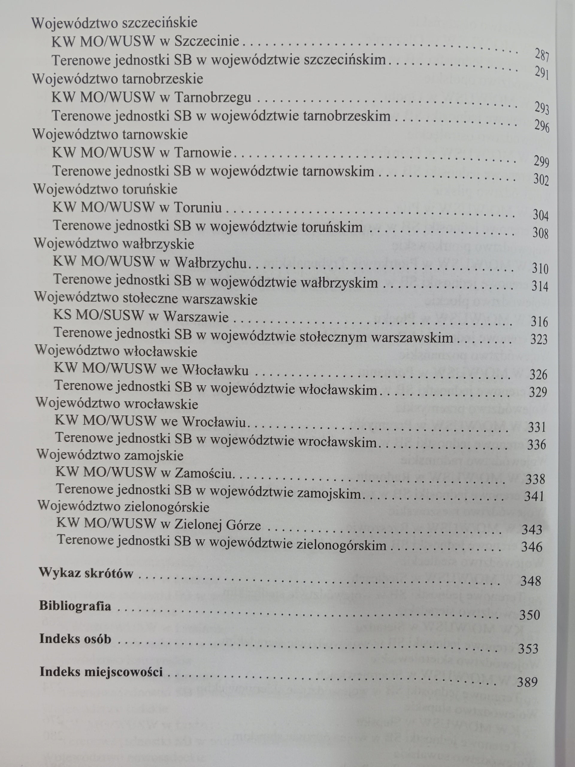 Aparat bezpieczeństwa w Polsce Kadra kierownicza tomy 1-3 Praca zbiorowa