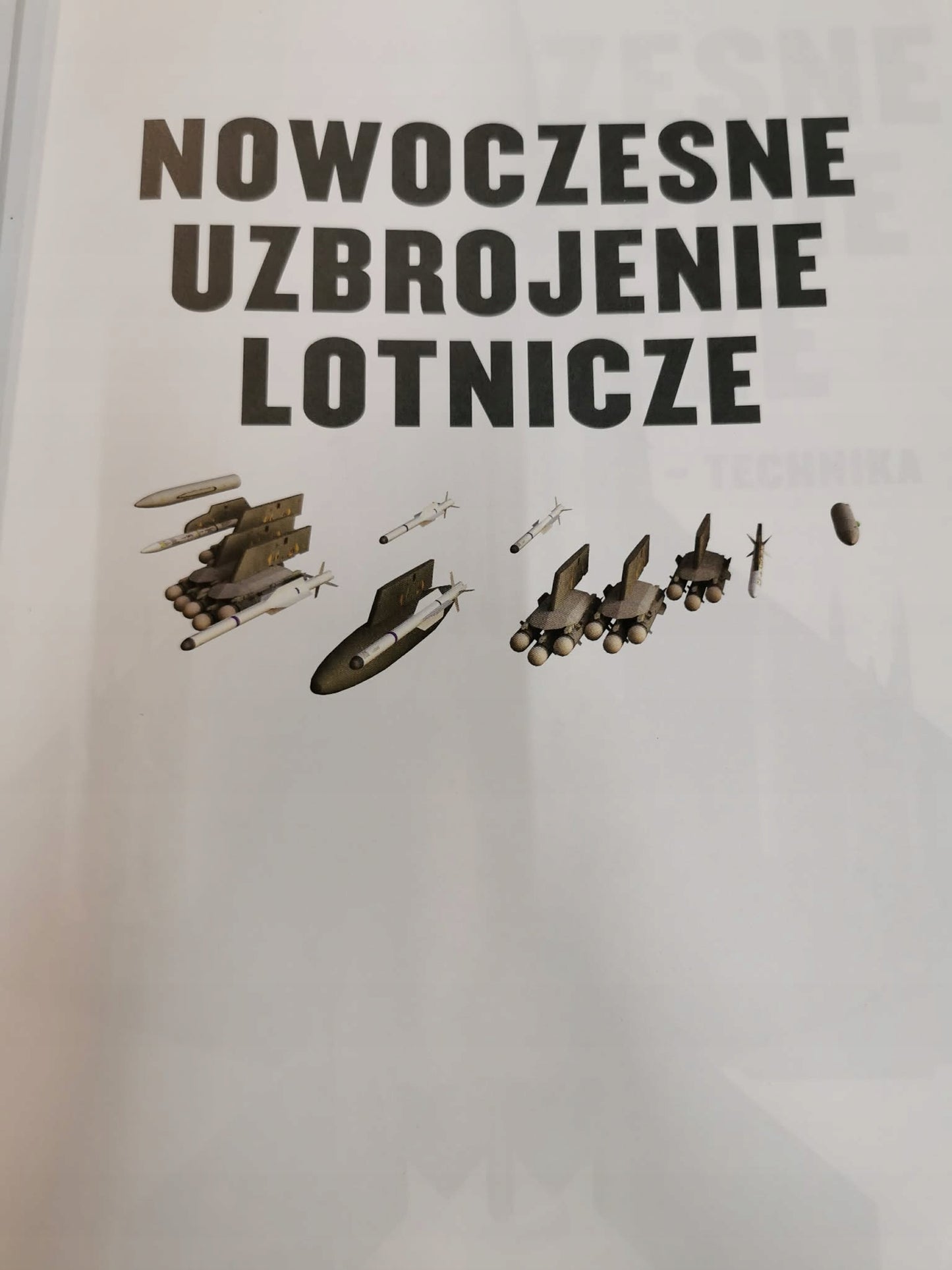 Nowoczesne uzbrojenie lotnicze, Martin J. Dougherty
