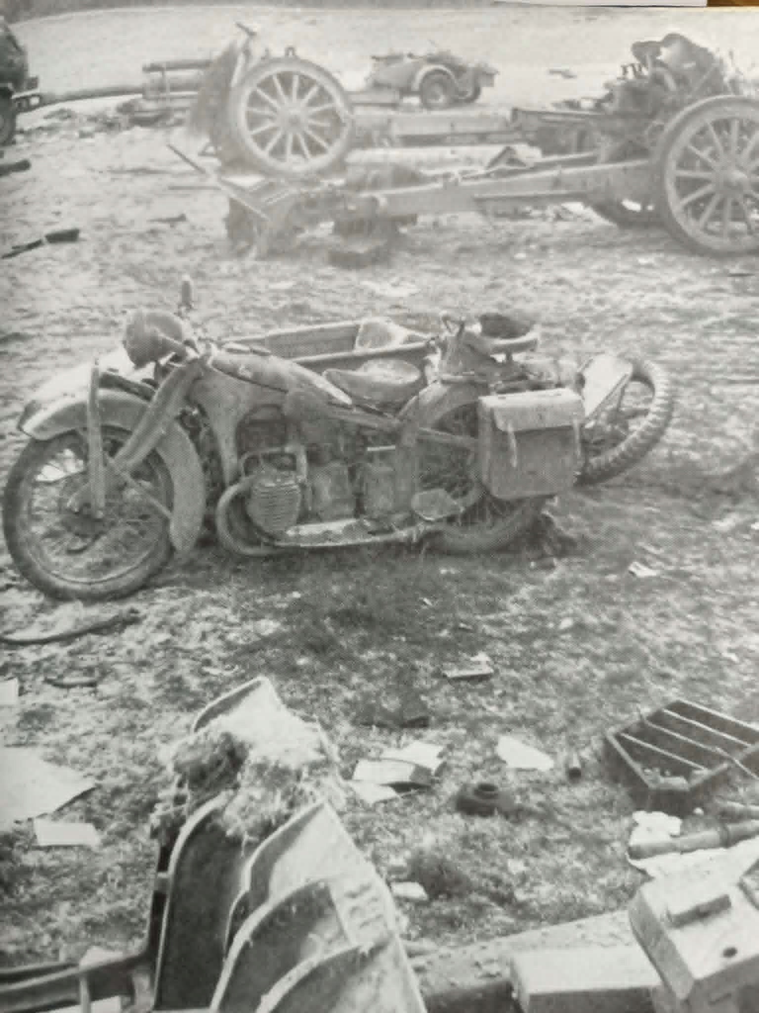 Janusz Piekałkiewicz, MOTOCYKLE BMW R12/R75 W II WOJNIE ŚWIATOWEJ