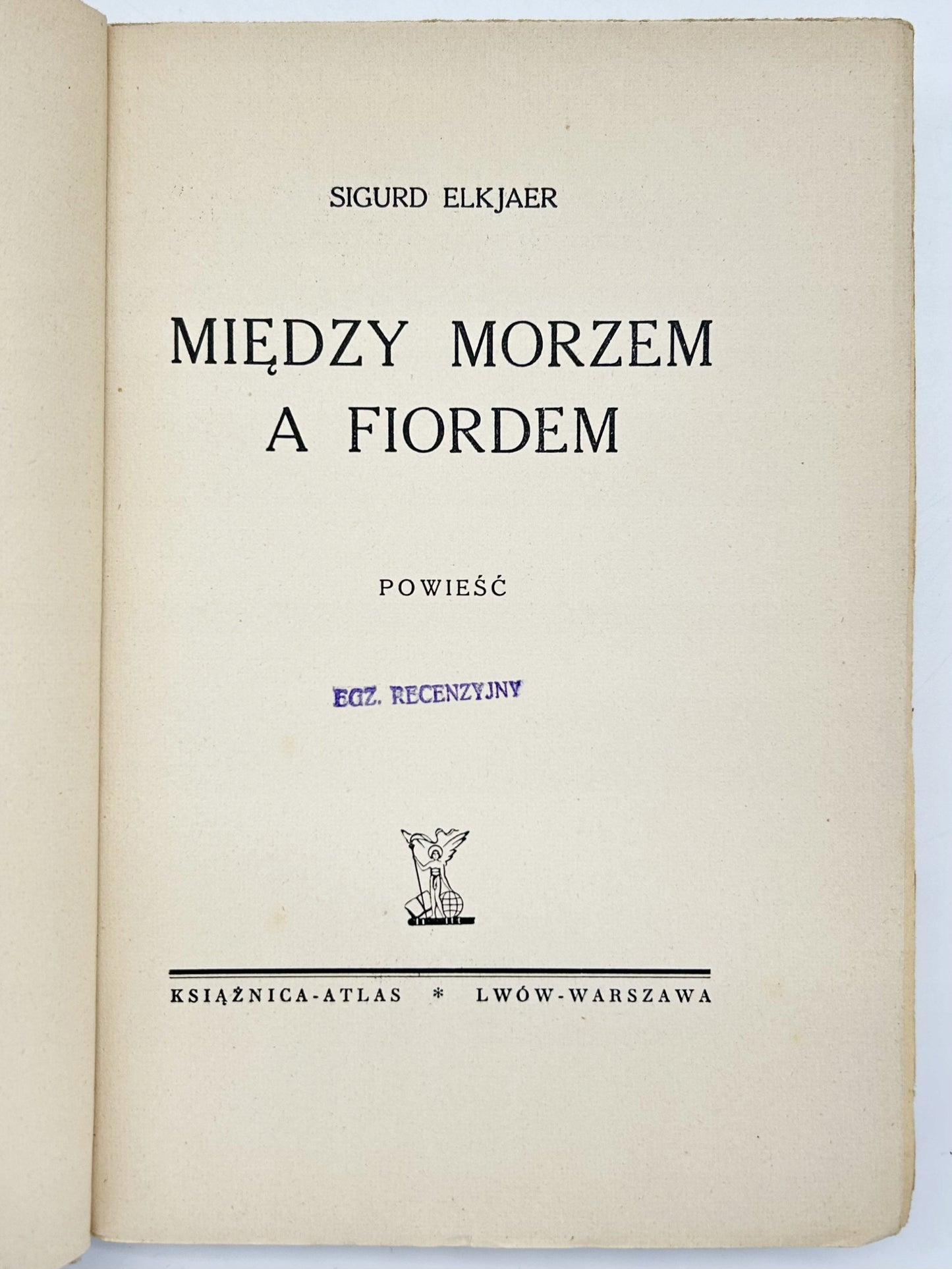 Między morzem a fiordem Siguid Elkjader [obwoluta Konstanty M.Sopoćko]