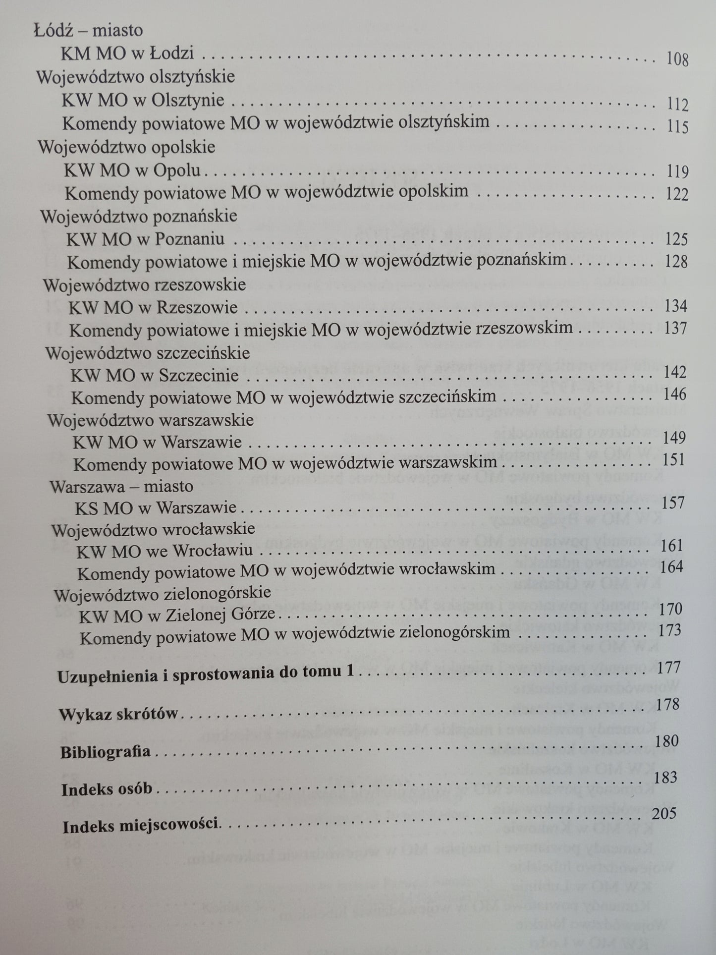 Aparat bezpieczeństwa w Polsce Kadra kierownicza tomy 1-3 Praca zbiorowa