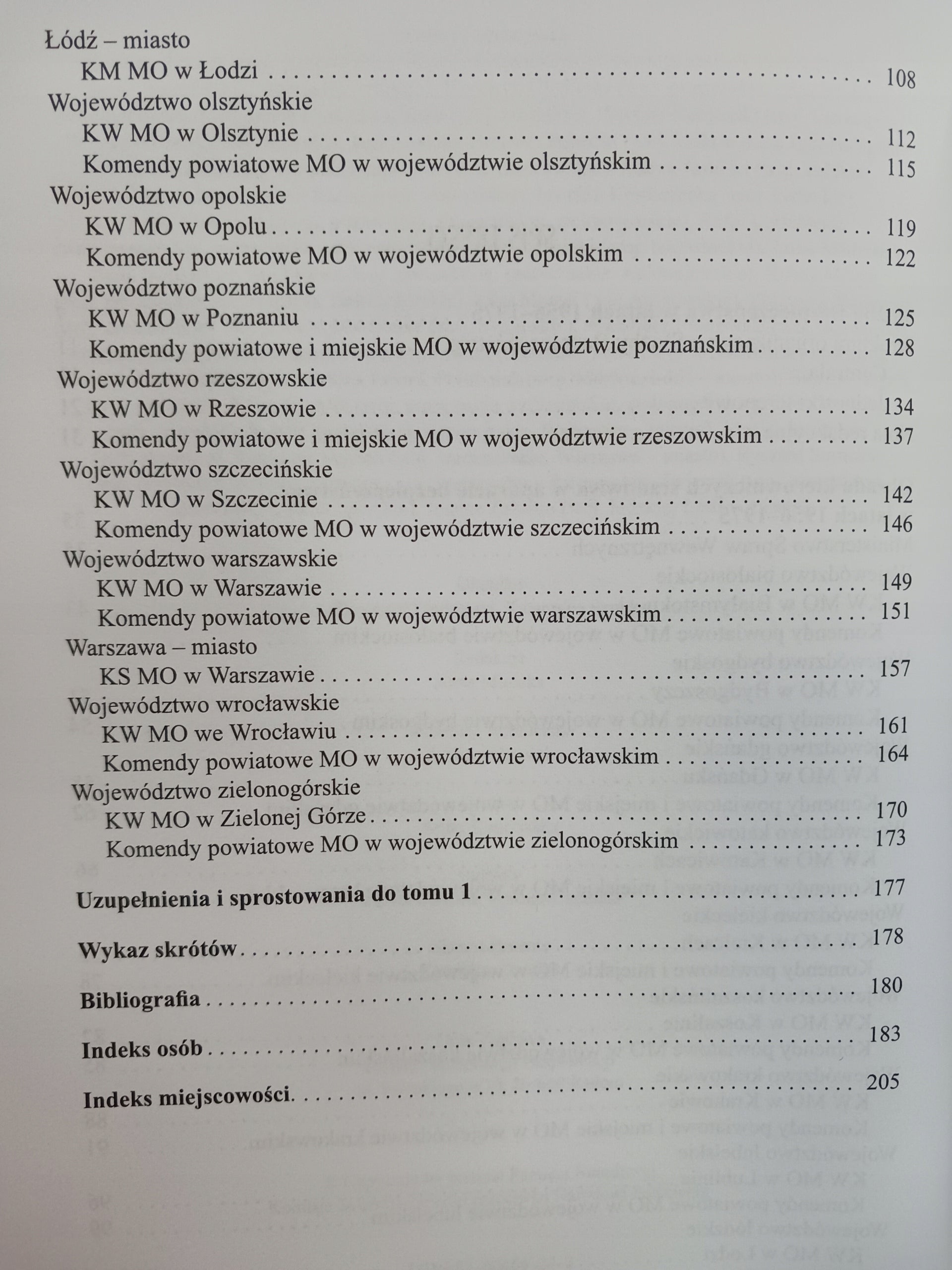 Aparat bezpieczeństwa w Polsce Kadra kierownicza tomy 1-3 Praca zbiorowa