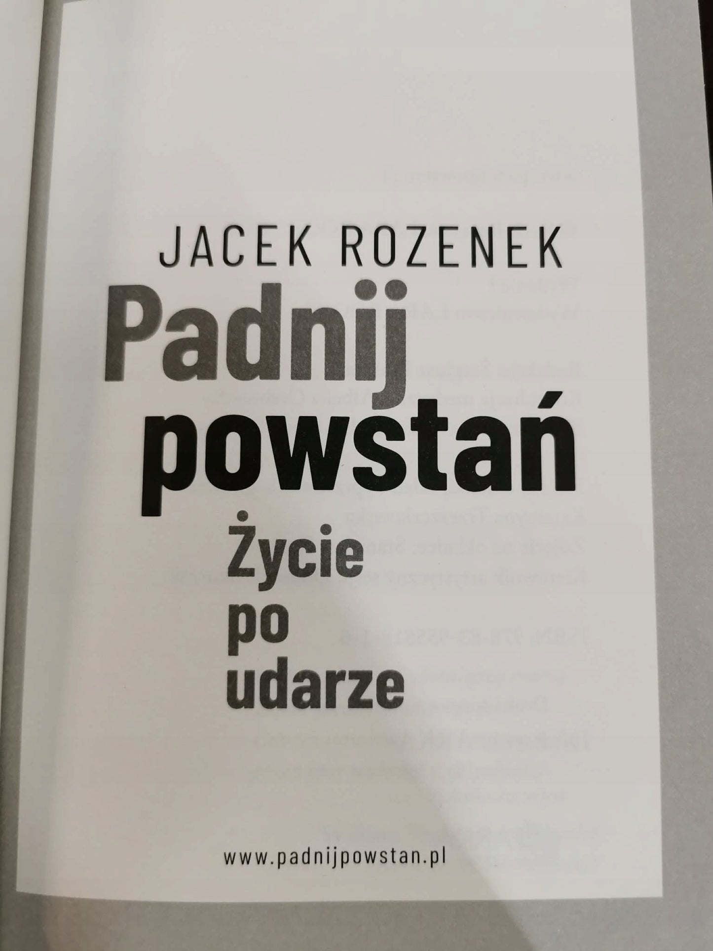 Padnij powstań, Życie po udarze, Jacek Rozenek